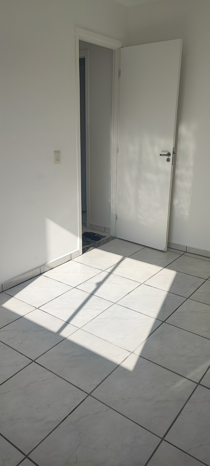 Apartamento 2 Quartos Vazio em Condomínio - Itaboraí/RJ