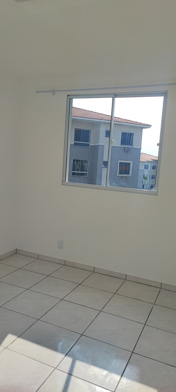 Apartamento 2 Quartos Vazio em Condomínio - Itaboraí/RJ