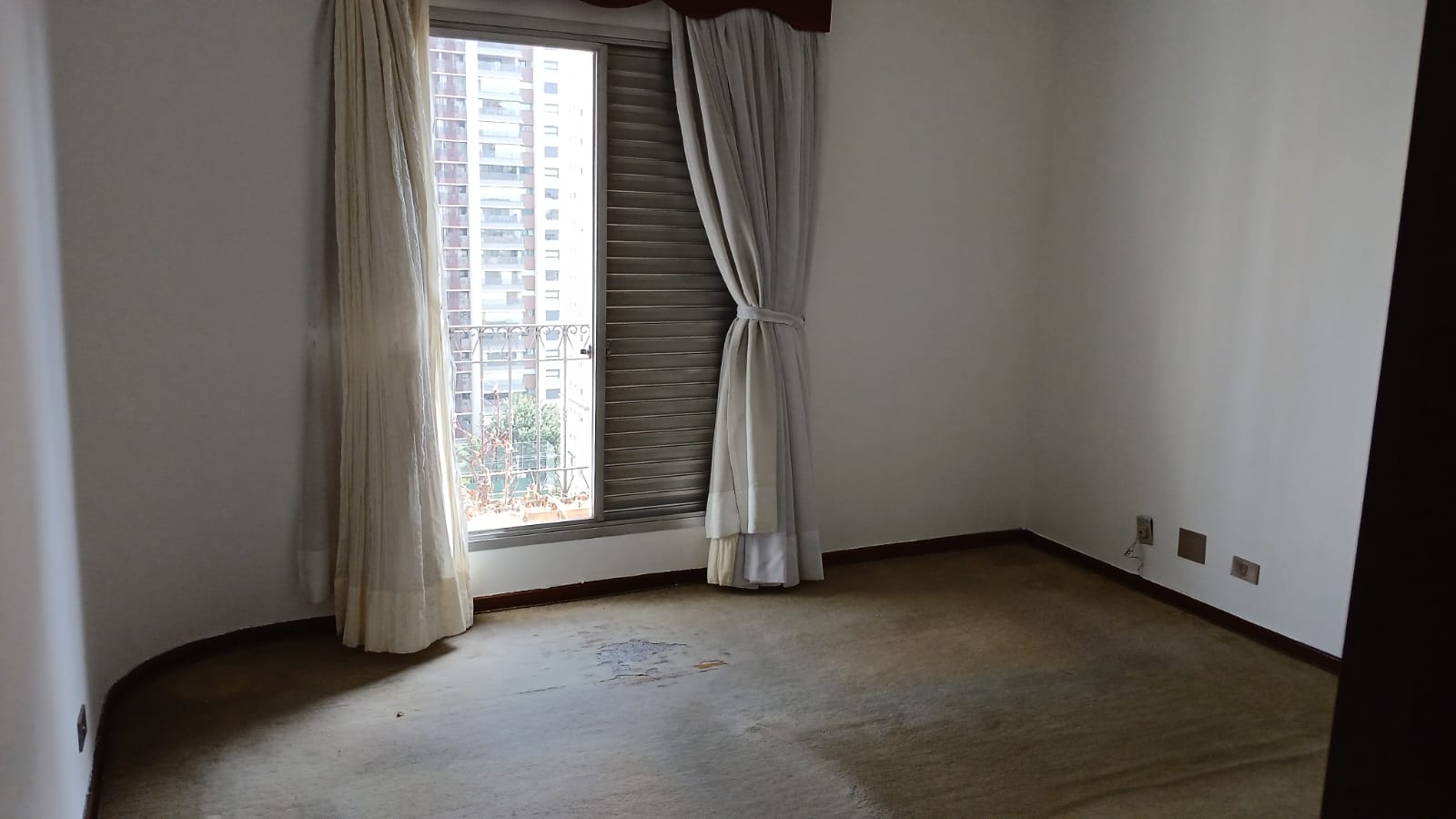 Amplo Apto para Locação em Perdizes – 220m² com 3 Dormitórios e 2 Vagas