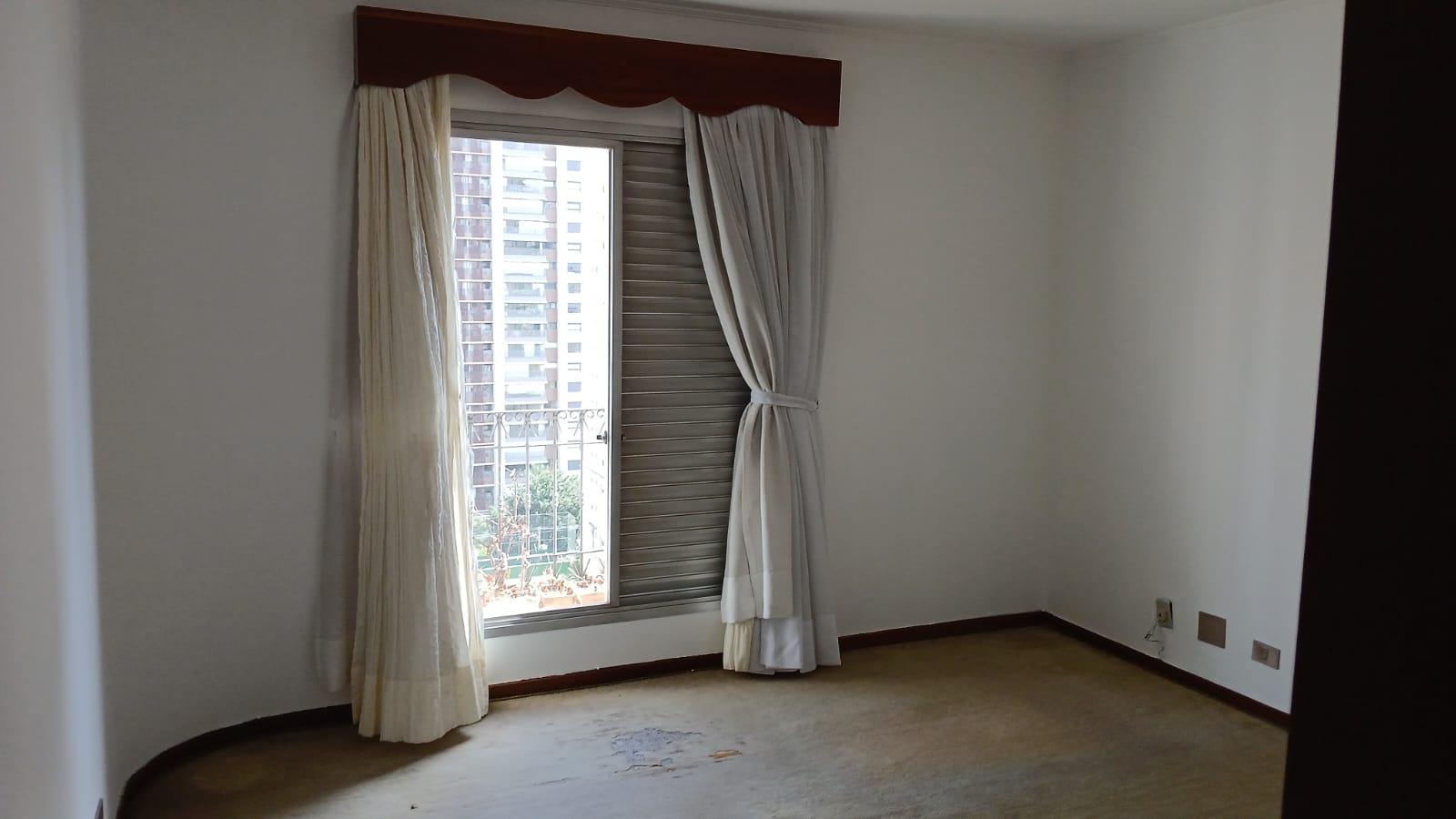 Amplo Apto para Locação em Perdizes – 220m² com 3 Dormitórios e 2 Vagas