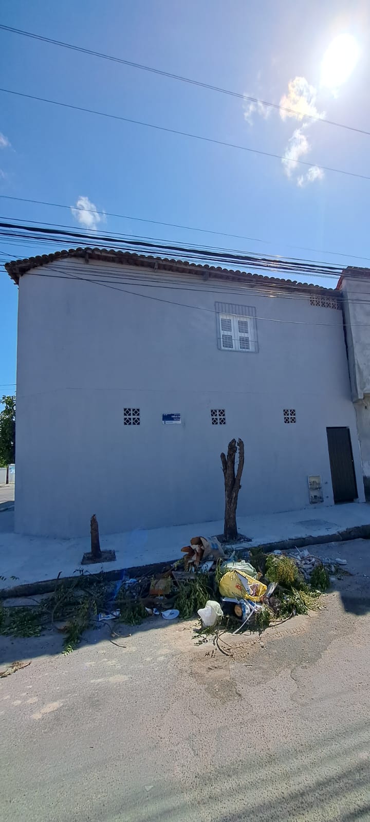 Casa com 02 pontos Comercias - 90 m²