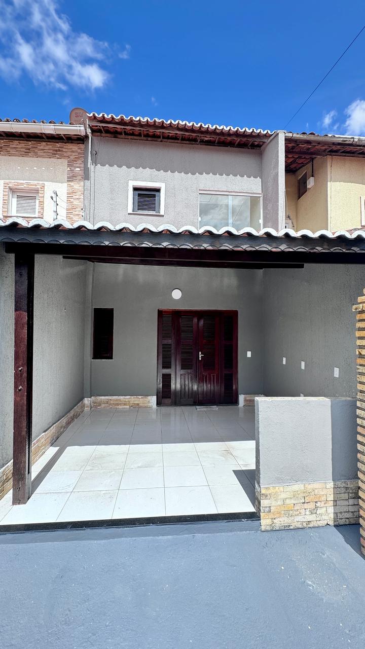 Casa Duplex com 03 quartos, 02 suítes e vaga para 03 carros - PLANALTO AYRTON SENNA