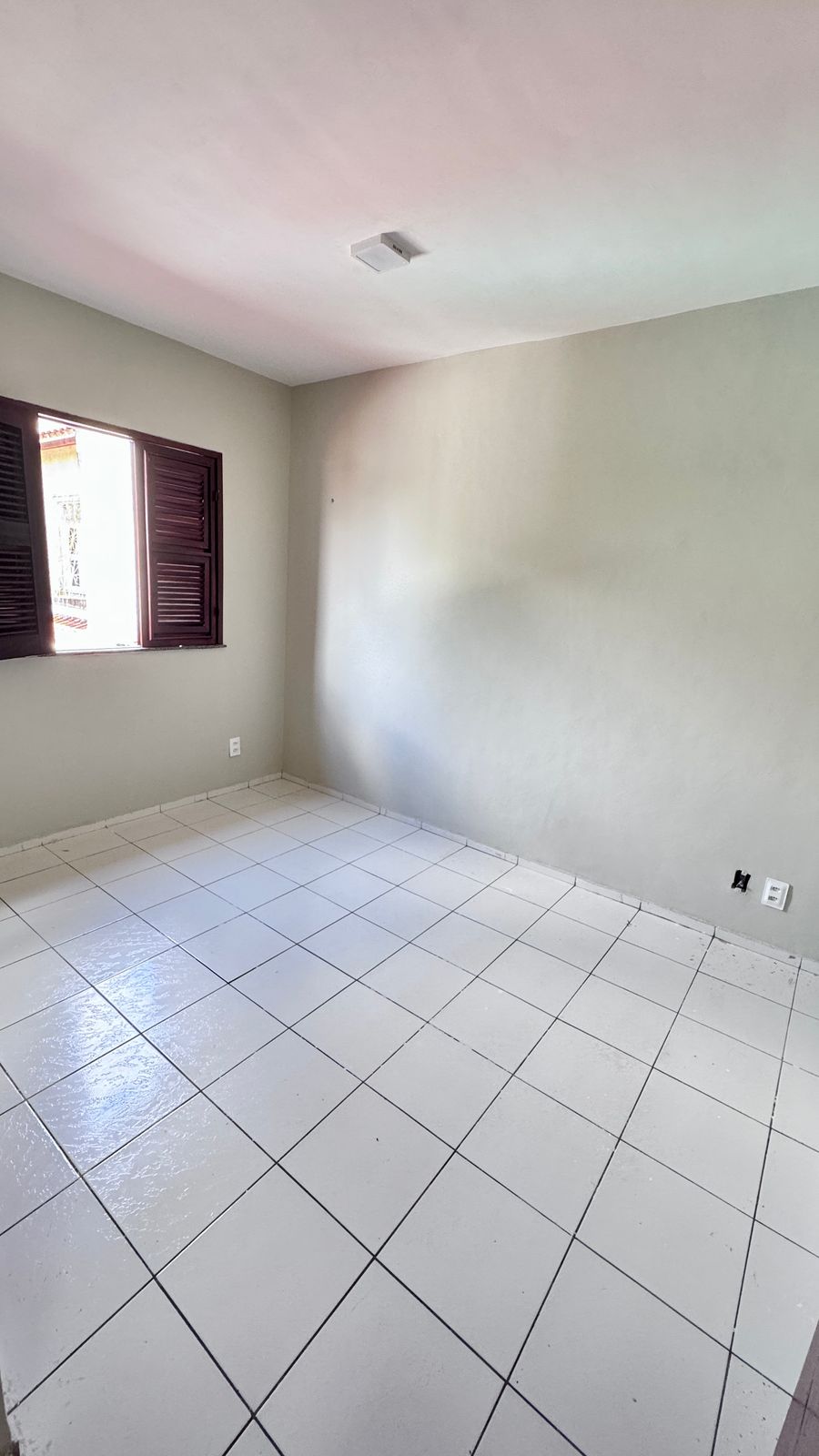 Casa Duplex com 03 quartos, 02 suítes e vaga para 03 carros - PLANALTO AYRTON SENNA