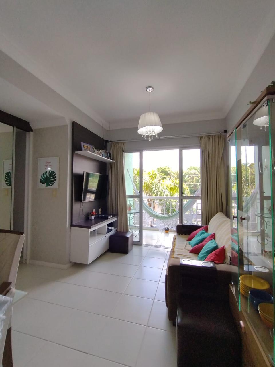 Cond Astúrias - Flores - Apartamento 2 Dormitórios em local tranquilo