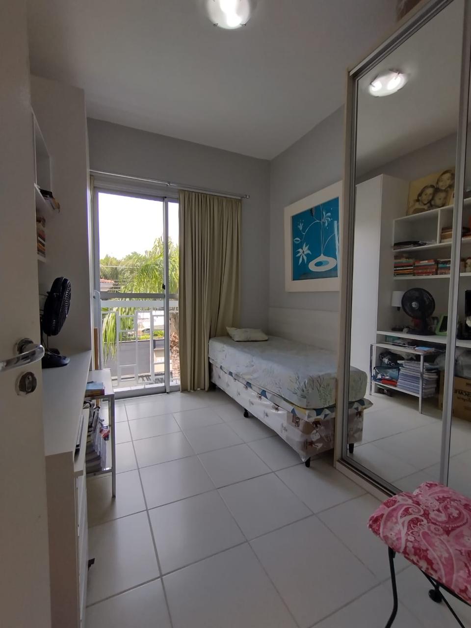 Cond Astúrias - Flores - Apartamento 2 Dormitórios em local tranquilo