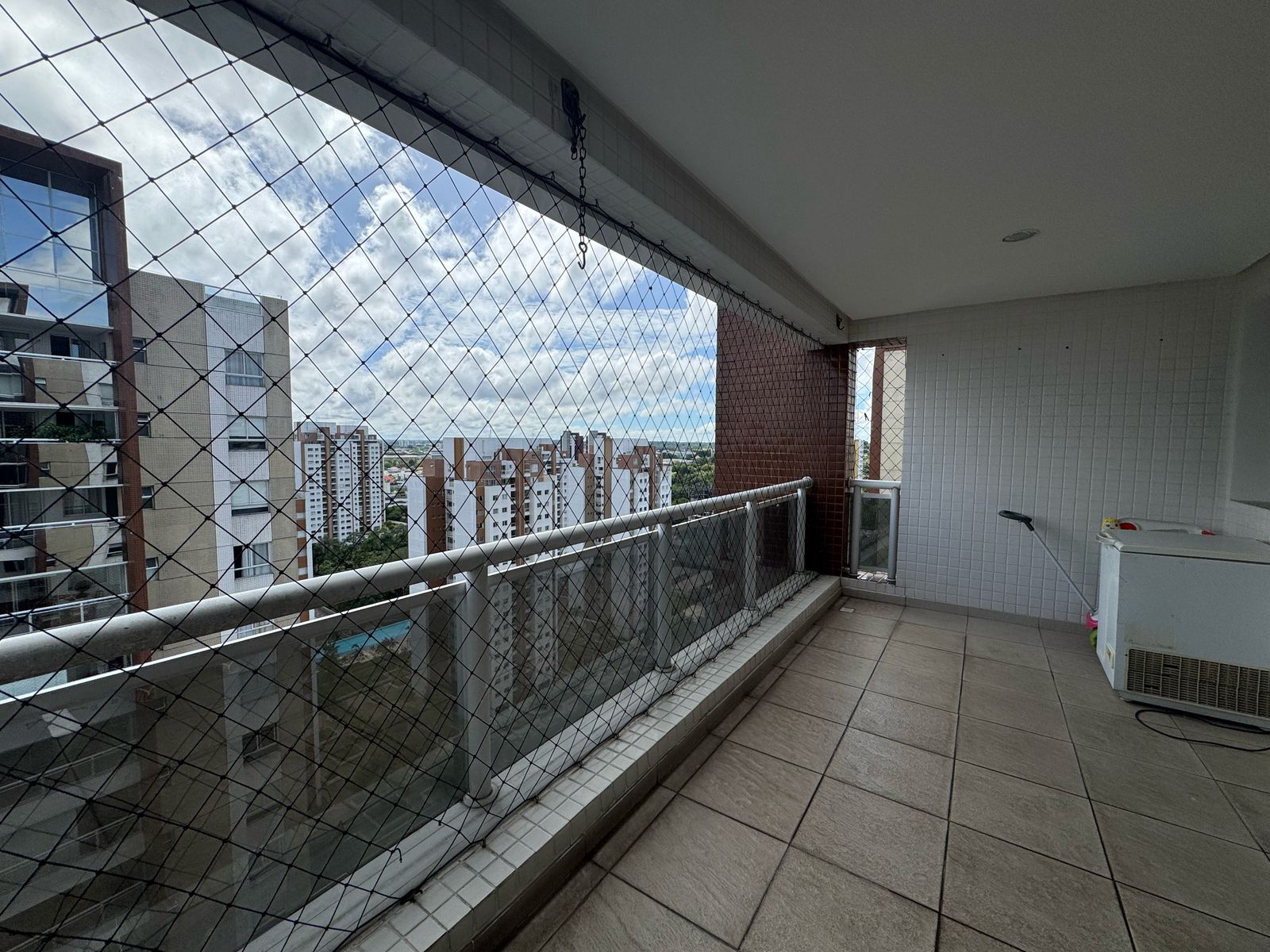 Condomínio Vista do Sol – Aleixo - Apartamento 3 suítes - Andar alto! 