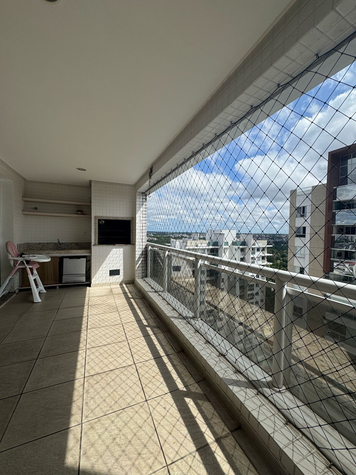 Condomínio Vista do Sol – Aleixo - Apartamento 3 suítes - Andar alto! 