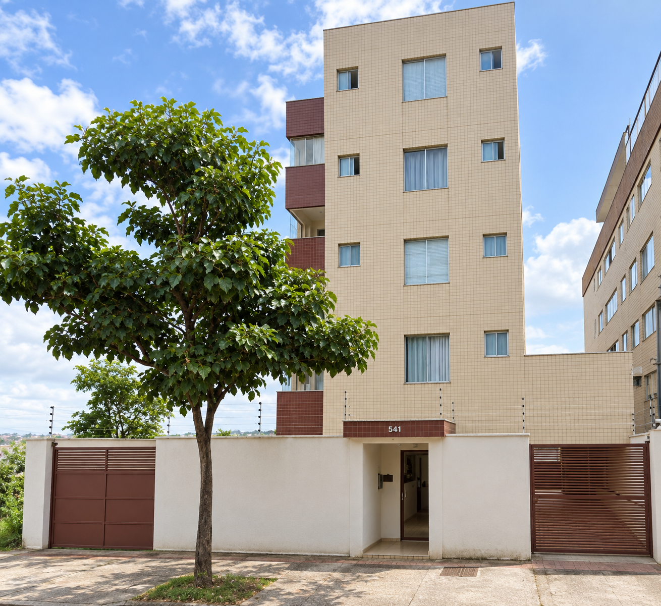 Apto c/ 02 qtos