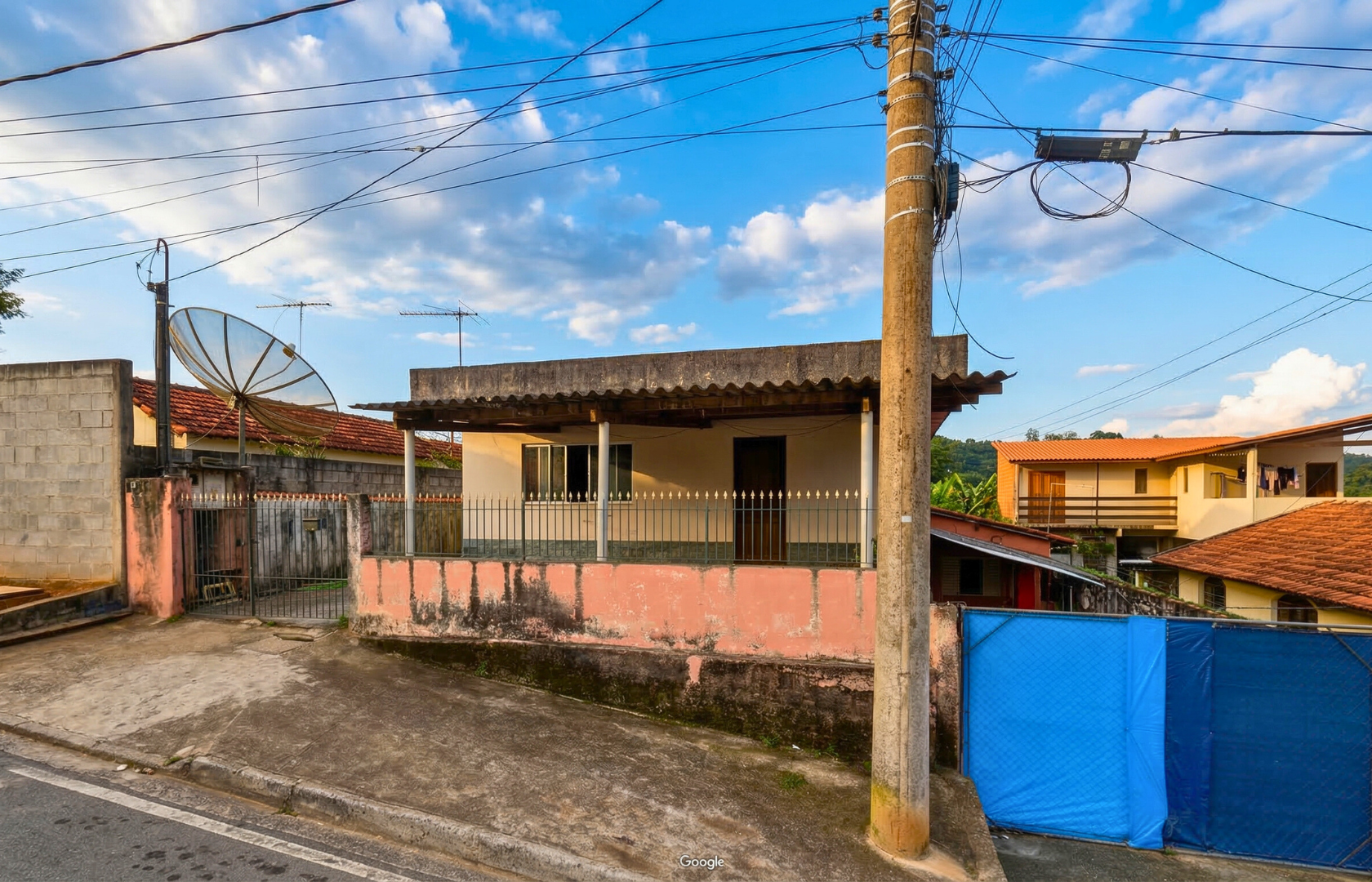 Imóvel residencial de 235 m² sobre terreno de 402,56 m² em são roque/sp