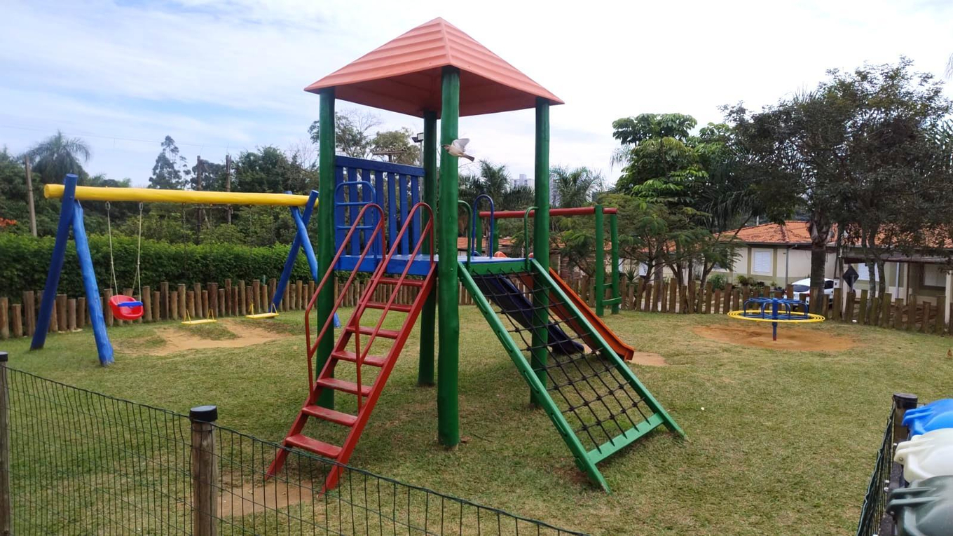 Casa, a.t. 105m², a.c. 51m², 3 dorms, 2 vagas, taboãozinho