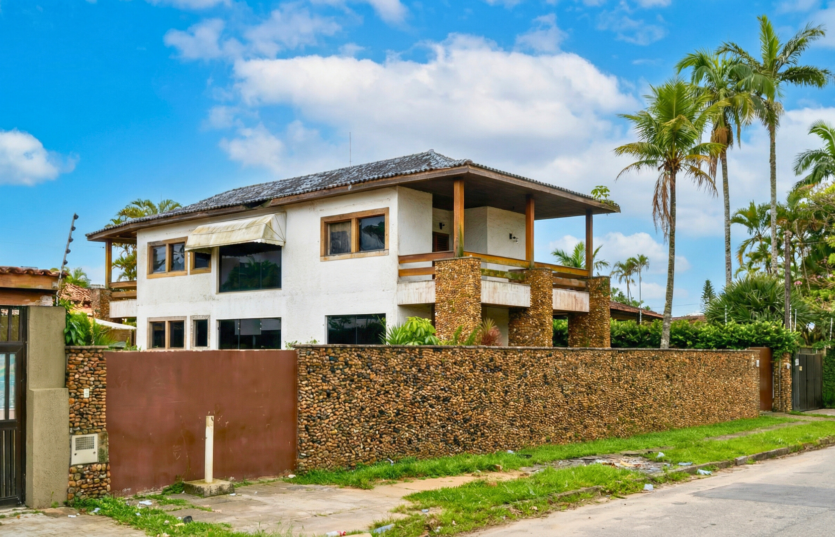 Imóvel residencial com 390,50m² de área construída em guarujá/sp