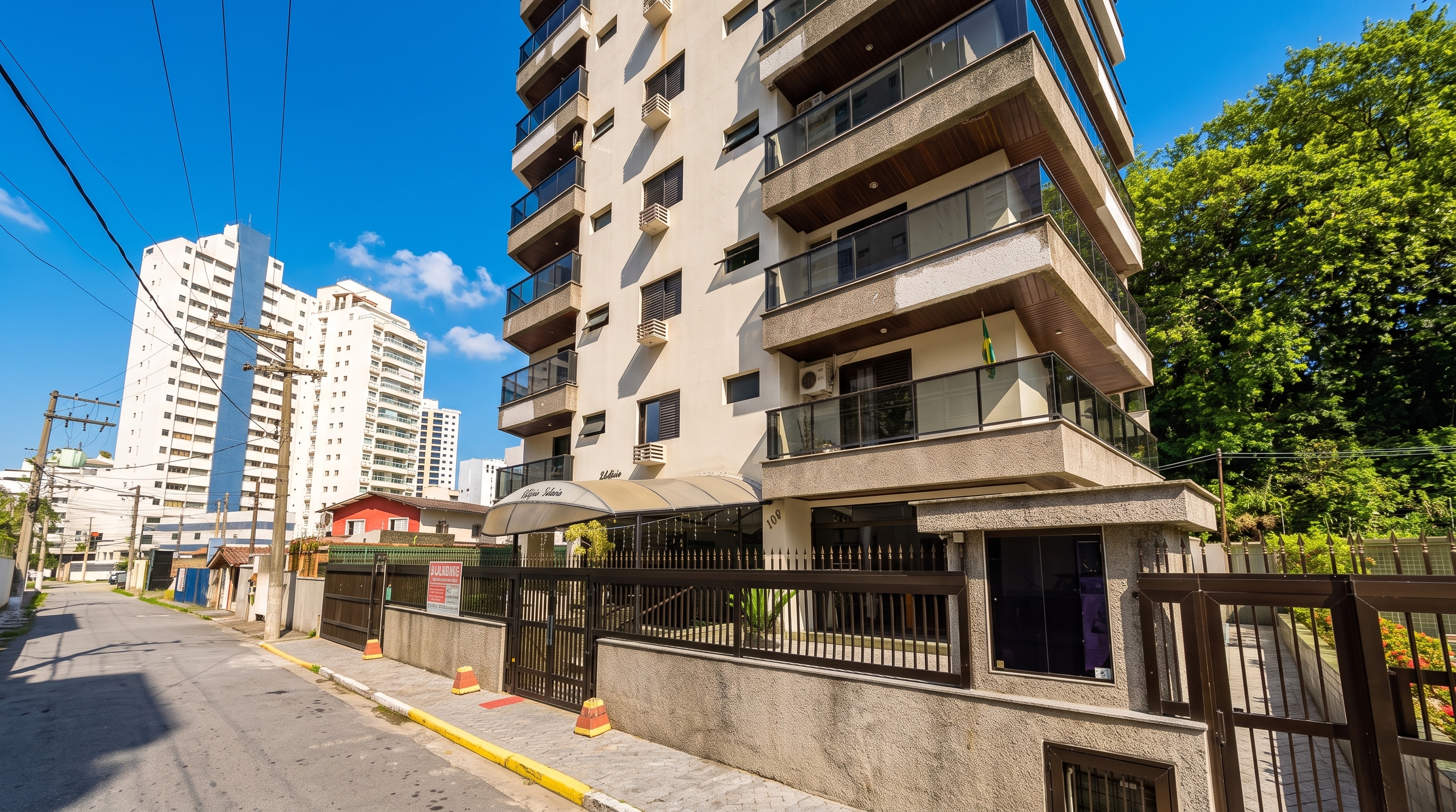 Apartamento no 9° andar com 191,455 m² no edifício antares em guarujá/sp