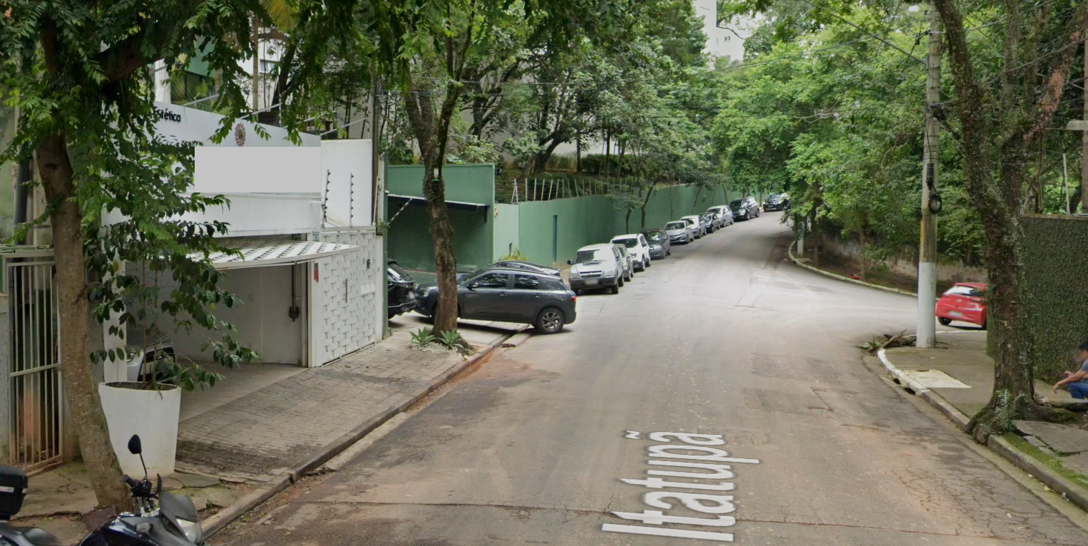 Imóvel com 220 m² de área construída