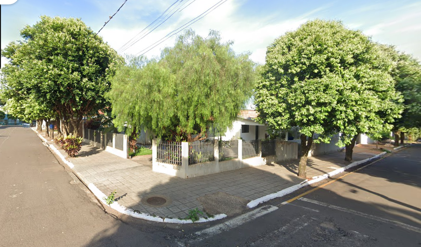 Terreno Comercial de 675 m² à Venda no Centro de Floraí/PR