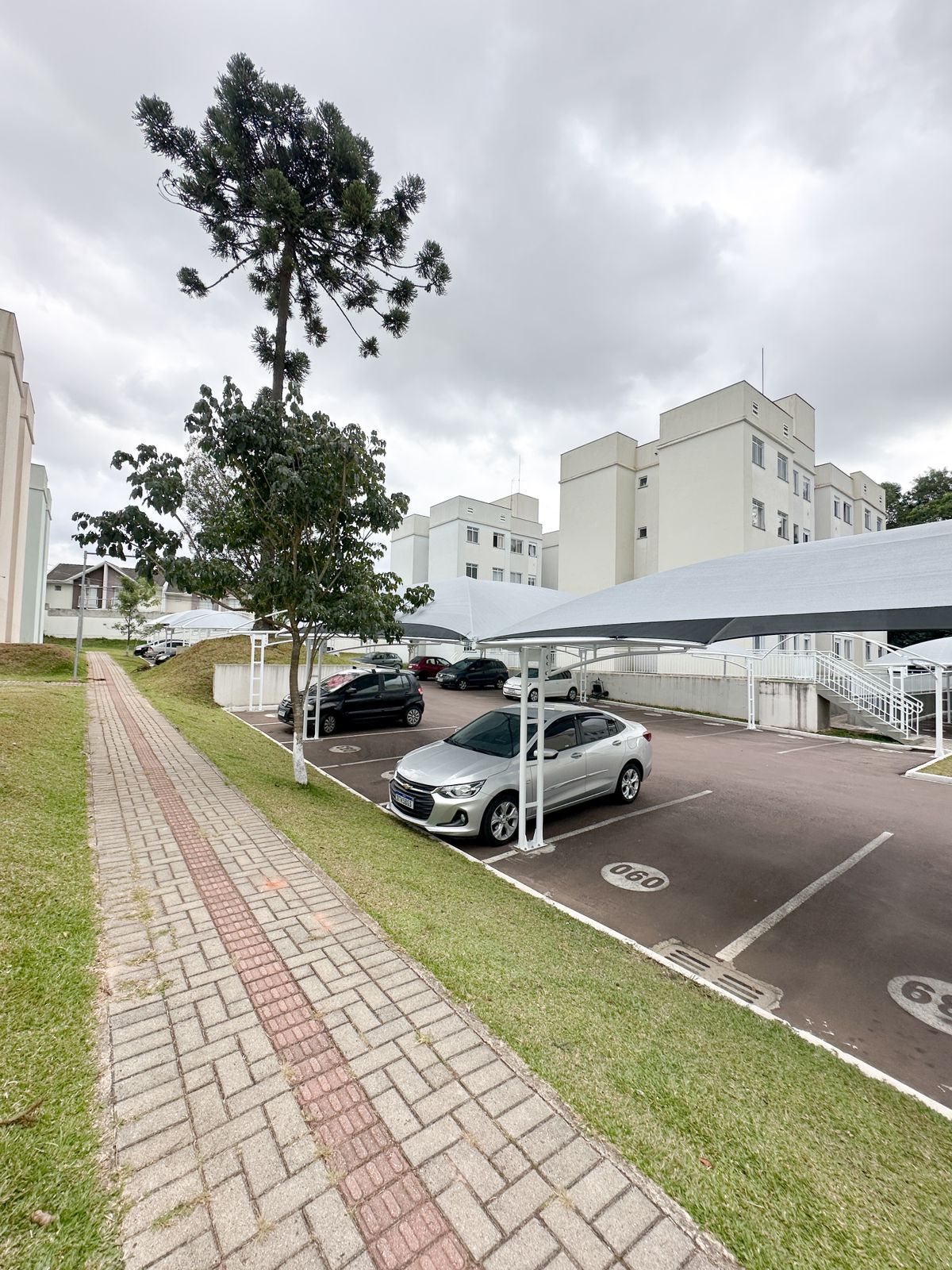 Apartamento à Venda no Tindiquera, Araucária - 2 Quartos, 1 Vaga, 52m²