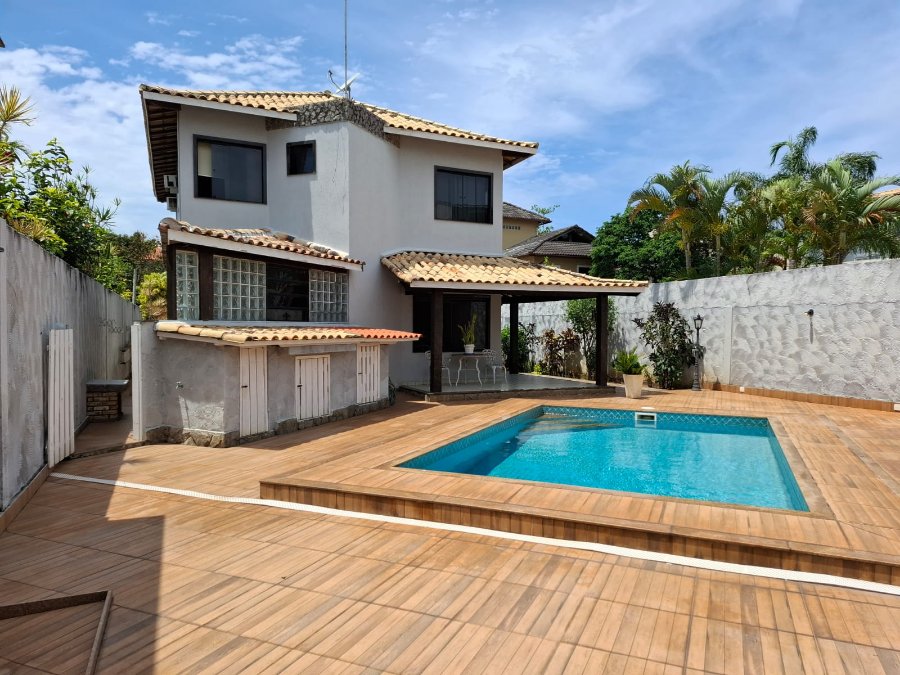 Casa à Venda em Camboinhas, Niterói – 798m² de Terreno com 290m² de Área Construída