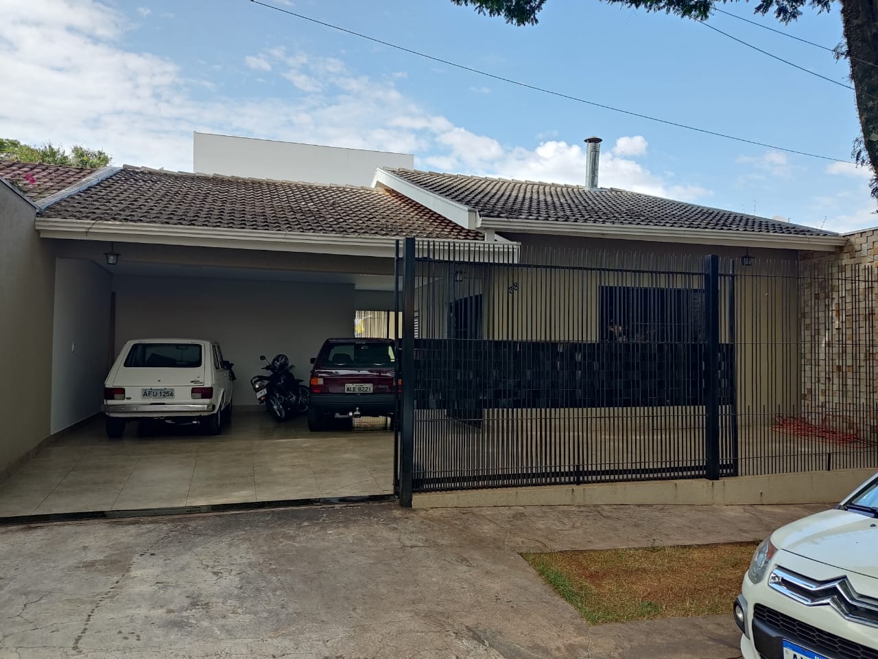 Casa com Energia Solar e Espaço Comercial no Jardim Tupinambá – Maringá/PR