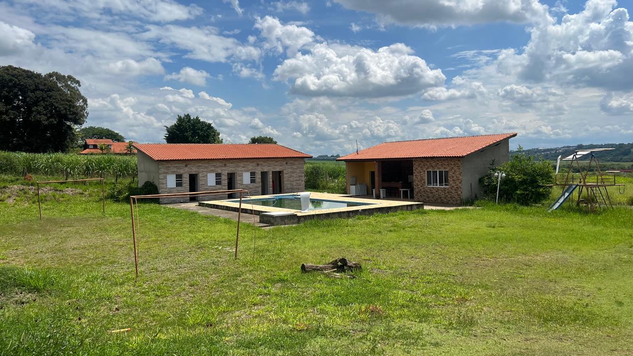 Chacara com Porteira fechada, 3 dormitórios e Piscina 