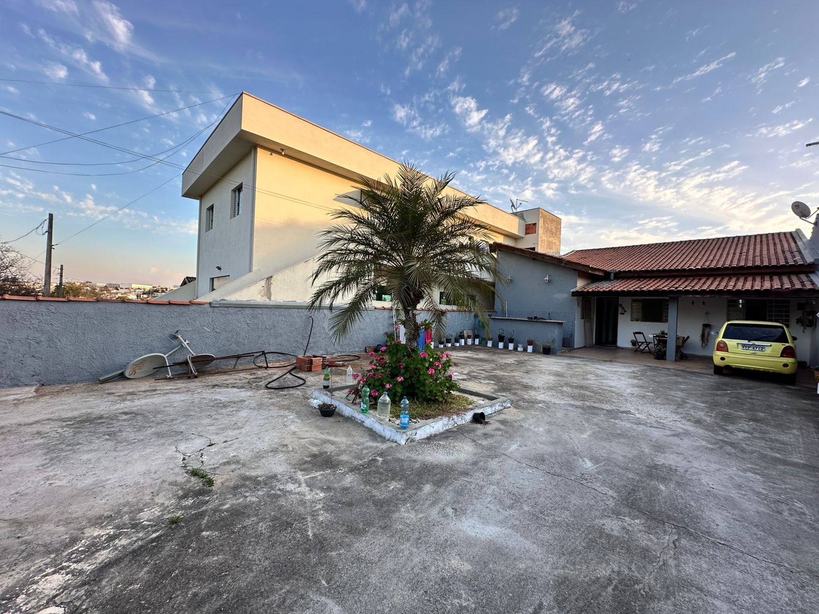 Casa com 2 Dormitórios no De Lorenzi, Quintal Amplo