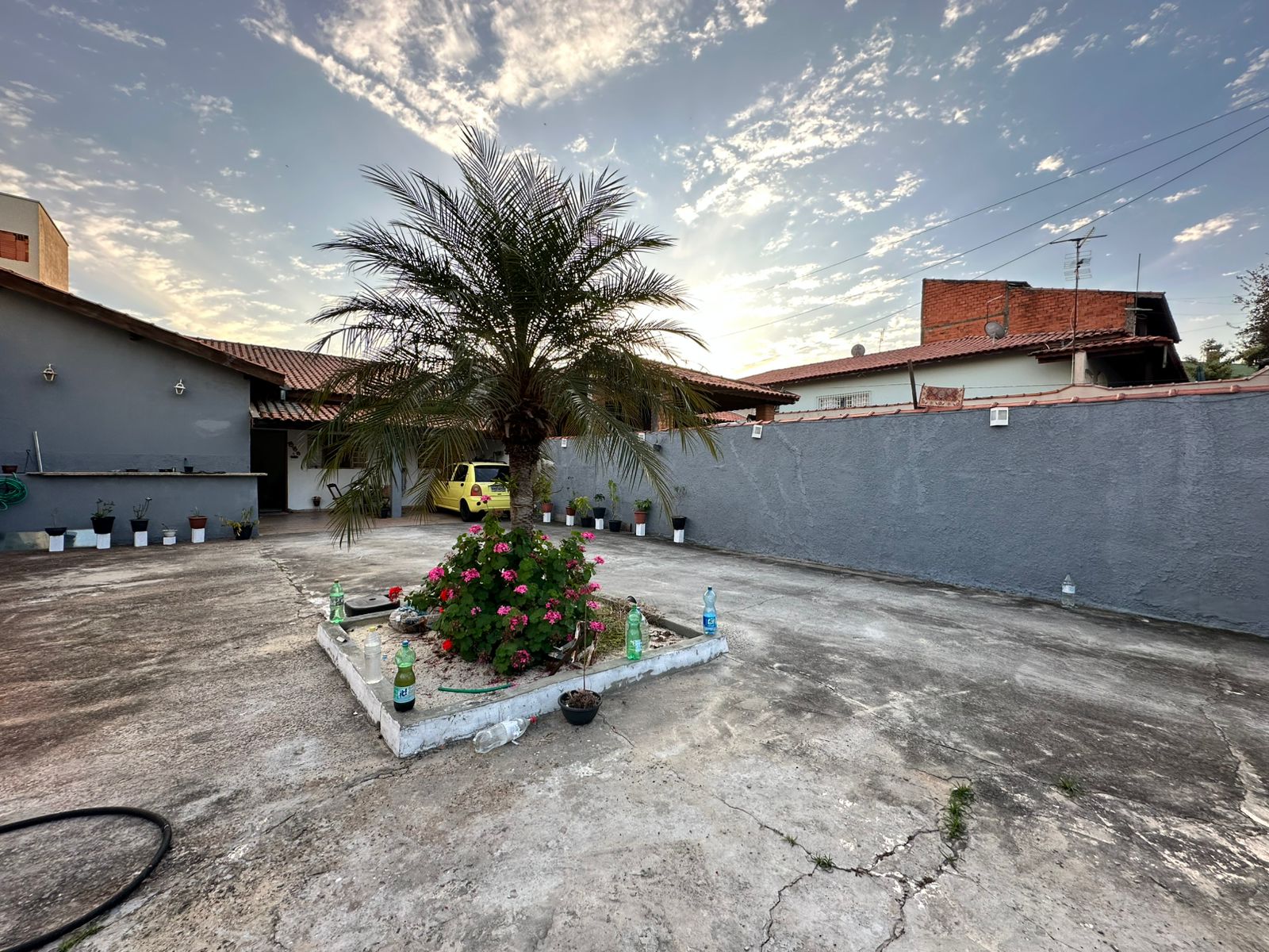 Casa com 2 Dormitórios no De Lorenzi, Quintal Amplo