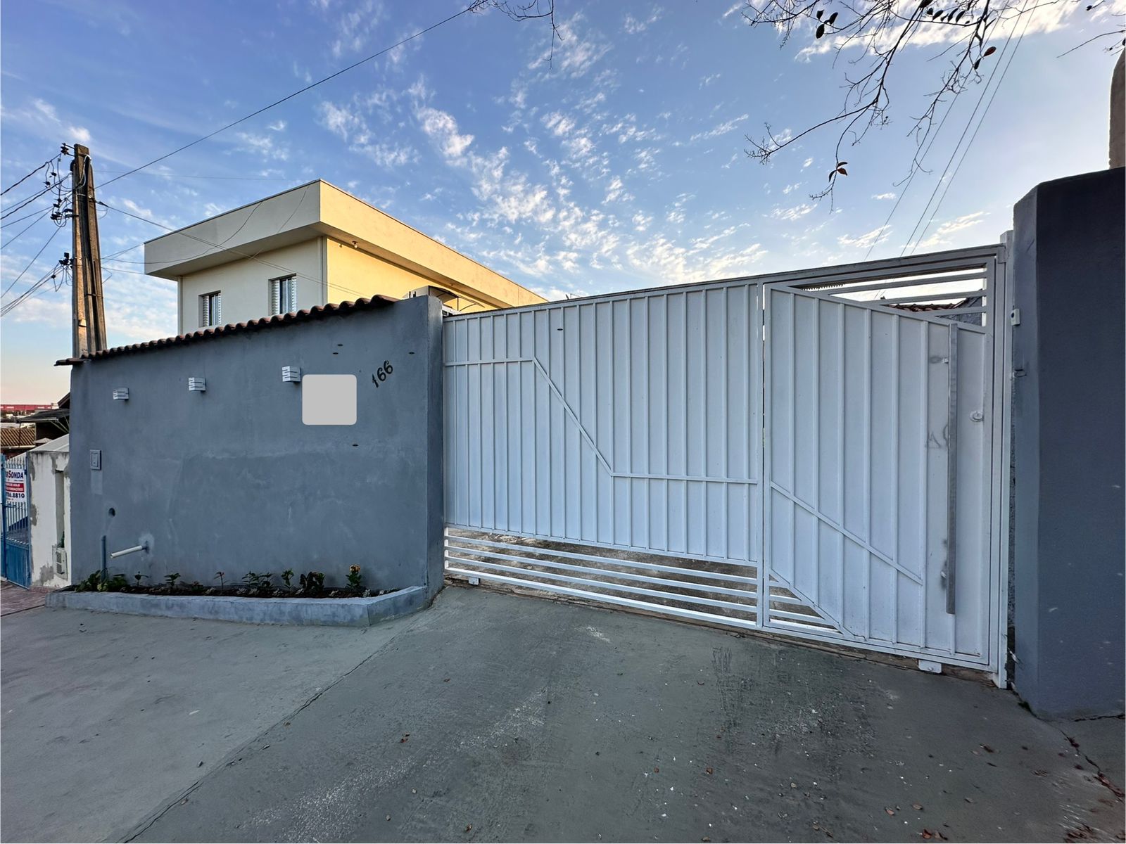 Casa com 2 Dormitórios no De Lorenzi, Quintal Amplo