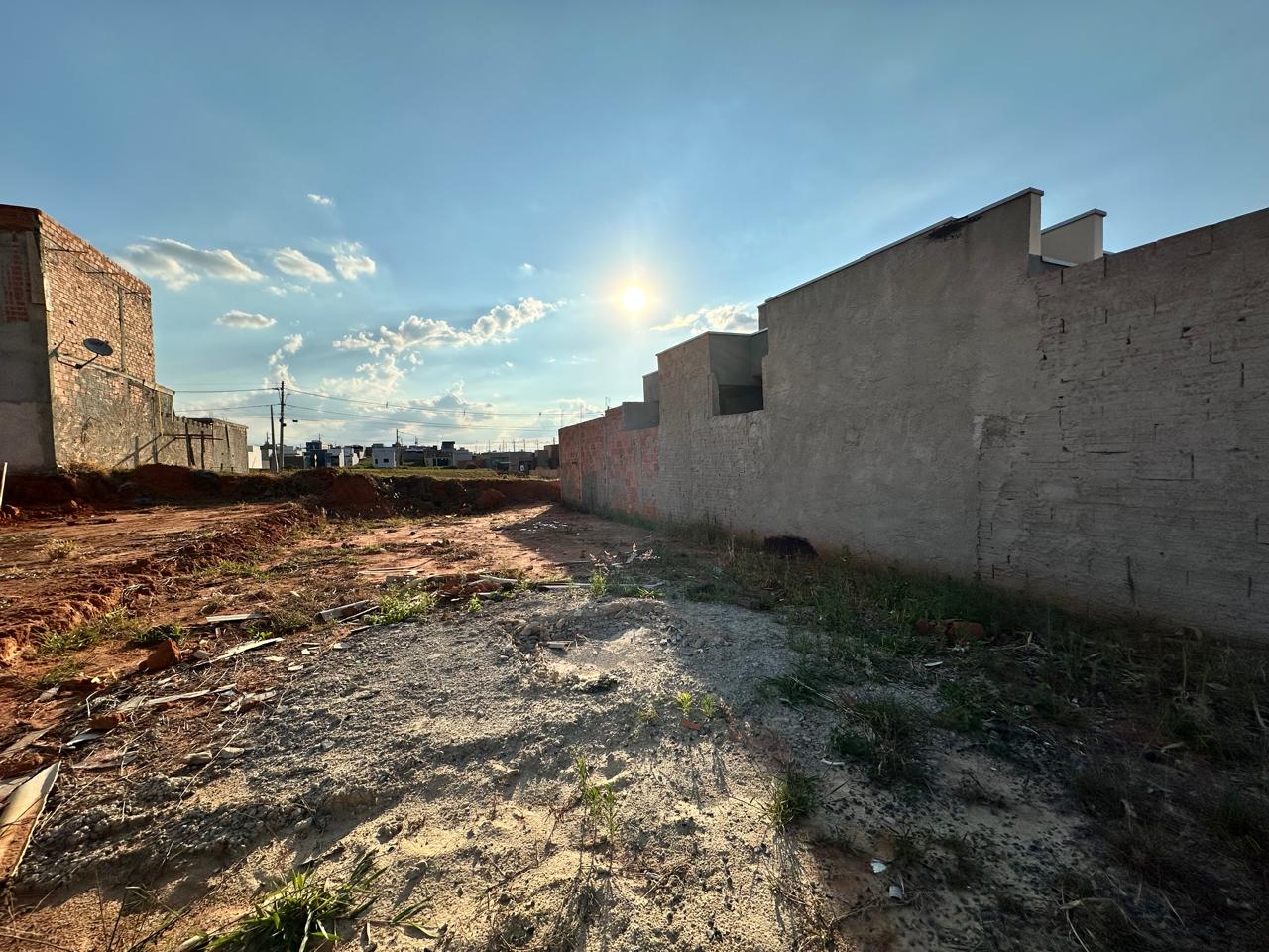 Terreno de 140m² no Campestre