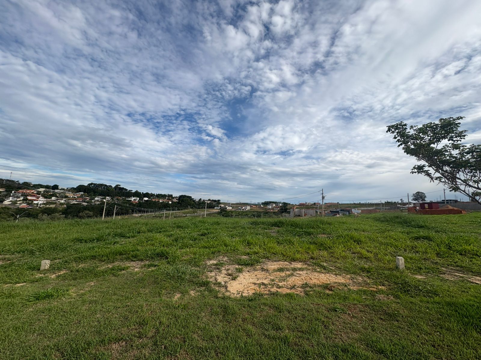 Terreno em condomínio com ótima topografia.