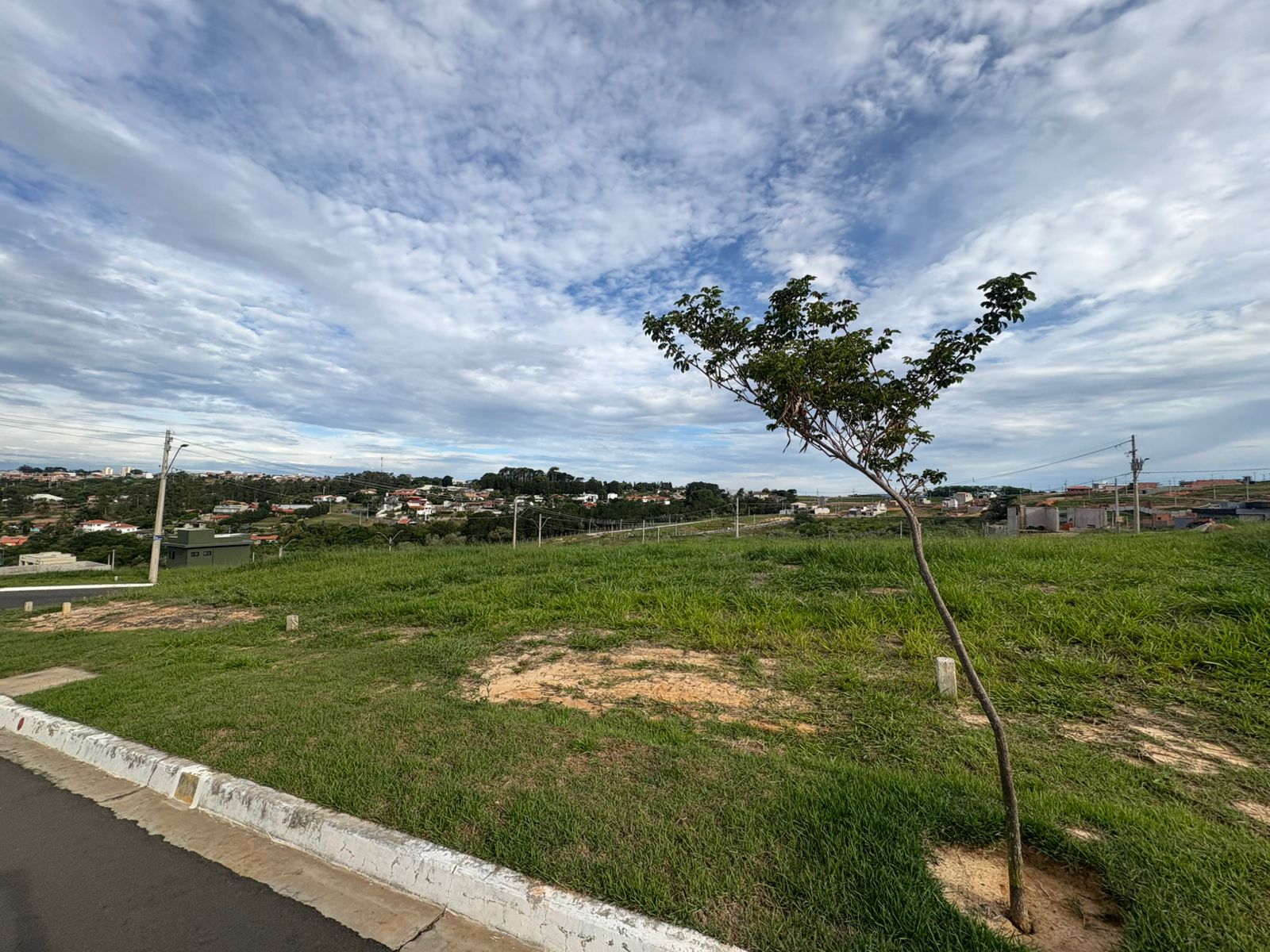Terreno em condomínio com ótima topografia.