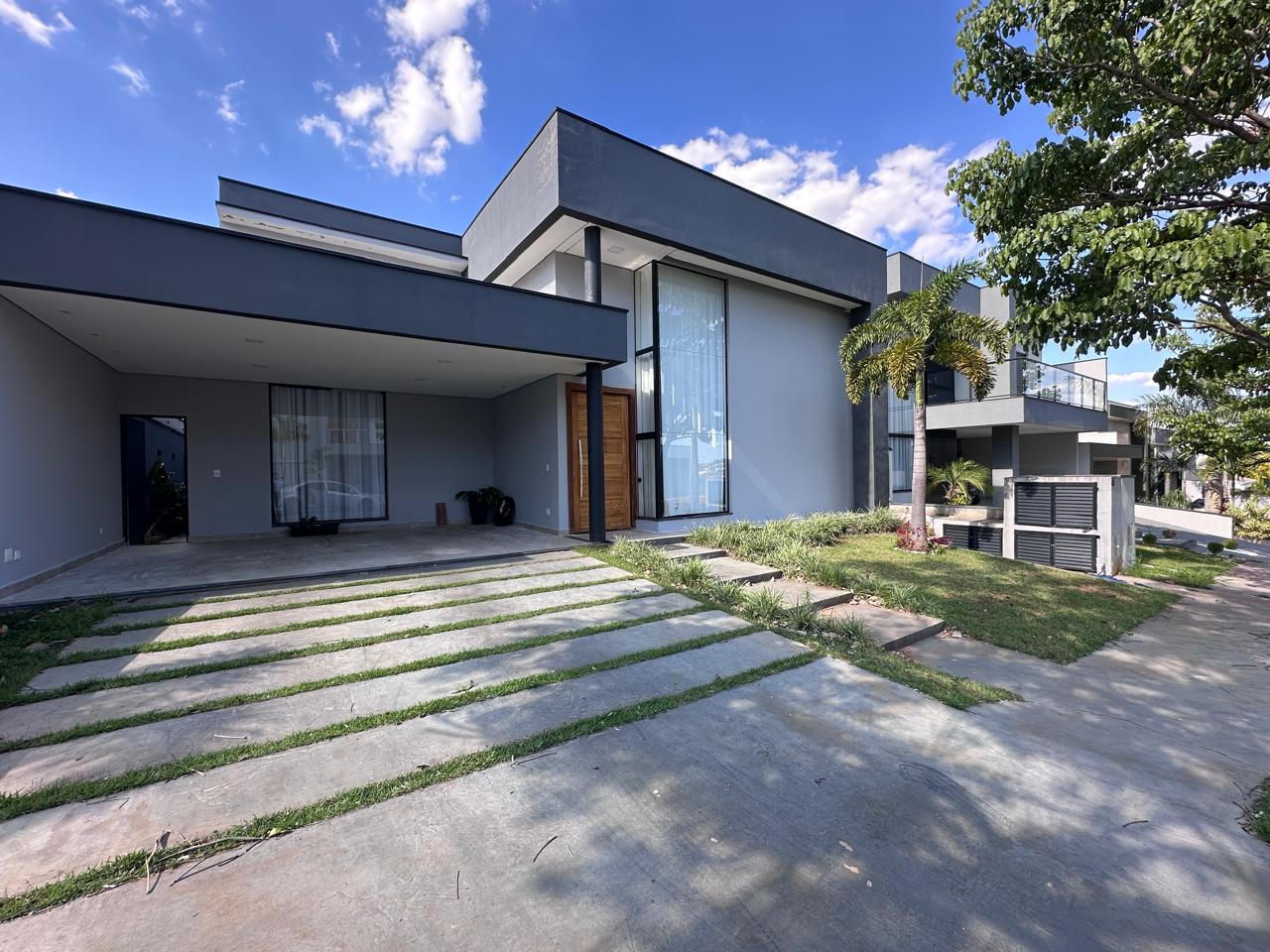 Casa com Hidromassagem no condomínio Portal Ville Gardênia