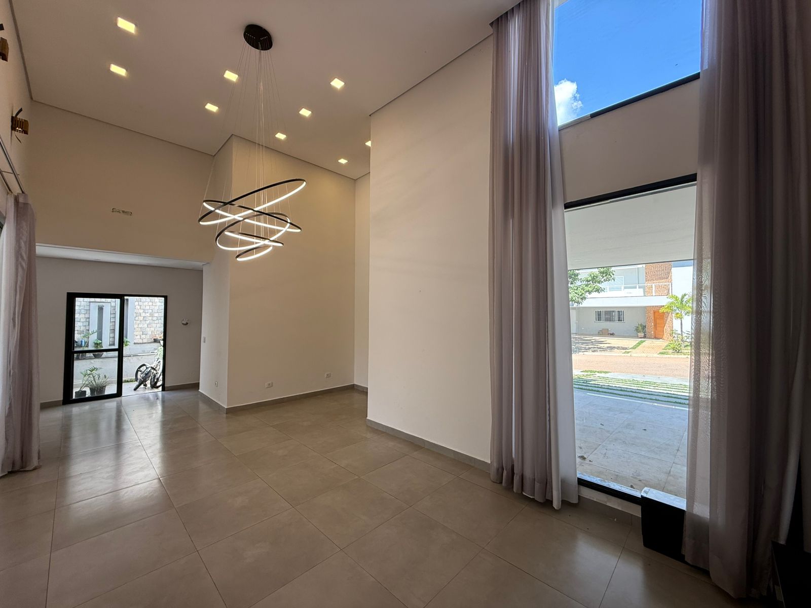 Casa com Hidromassagem no condomínio Portal Ville Gardênia 