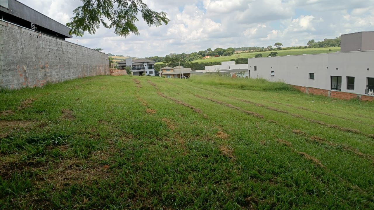 Terreno à venda no Condomínio Portal dos Lagos!