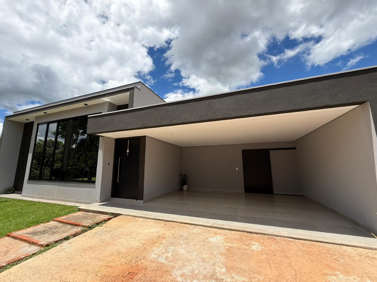Casa no condomínio Portal Ville Gardênia