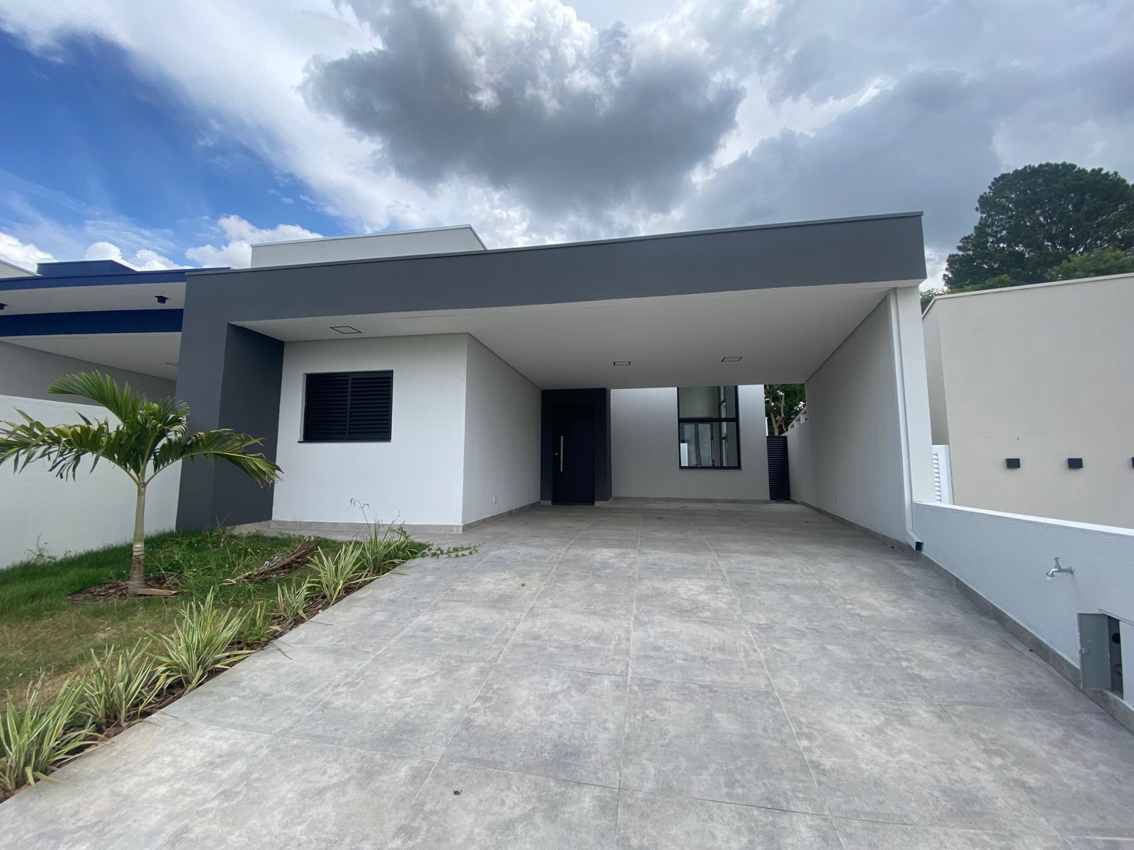 Excelente Casa no condomínio Tropicallia Garden