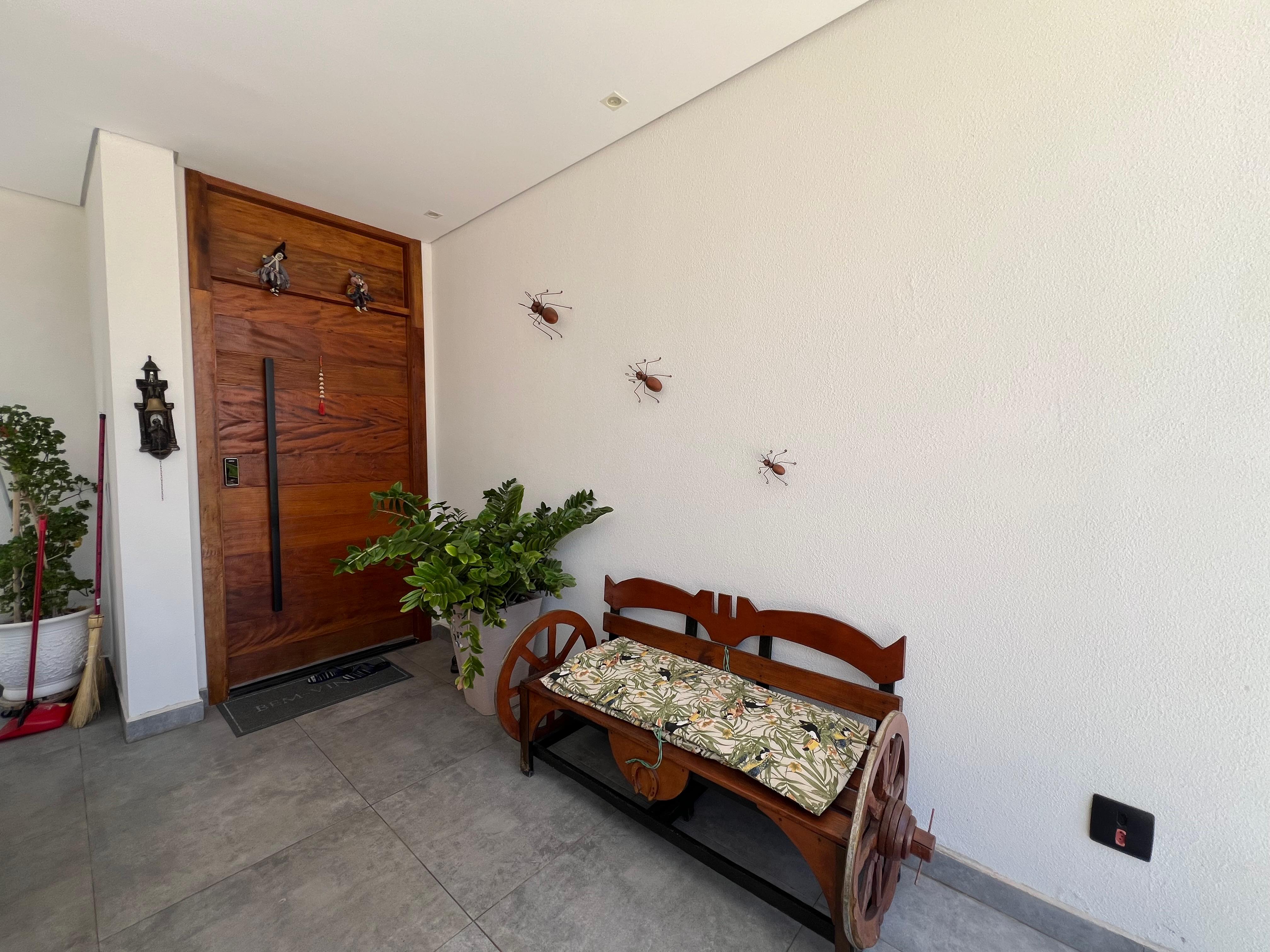 Casa Moderna em condomínio no Portal das Estrelas  