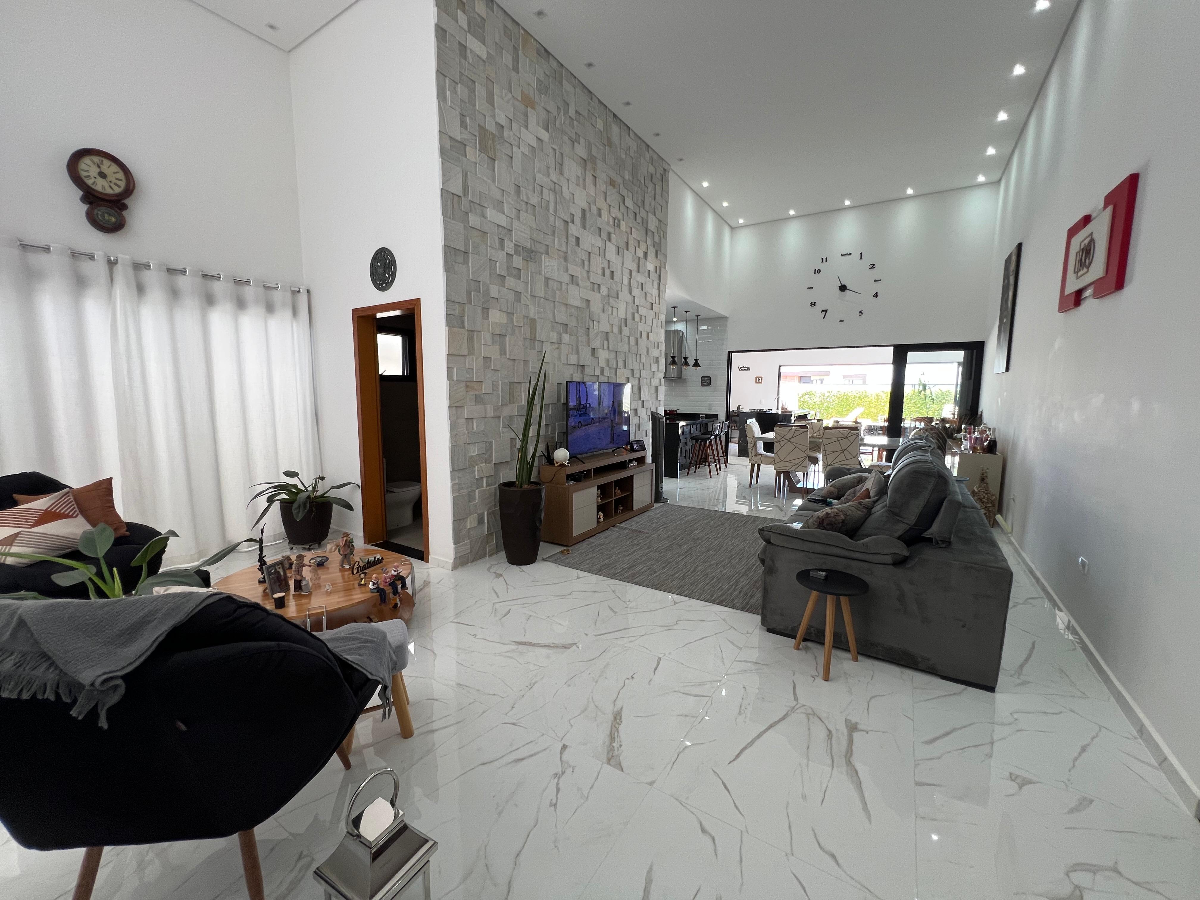 Casa Moderna em condomínio no Portal das Estrelas  