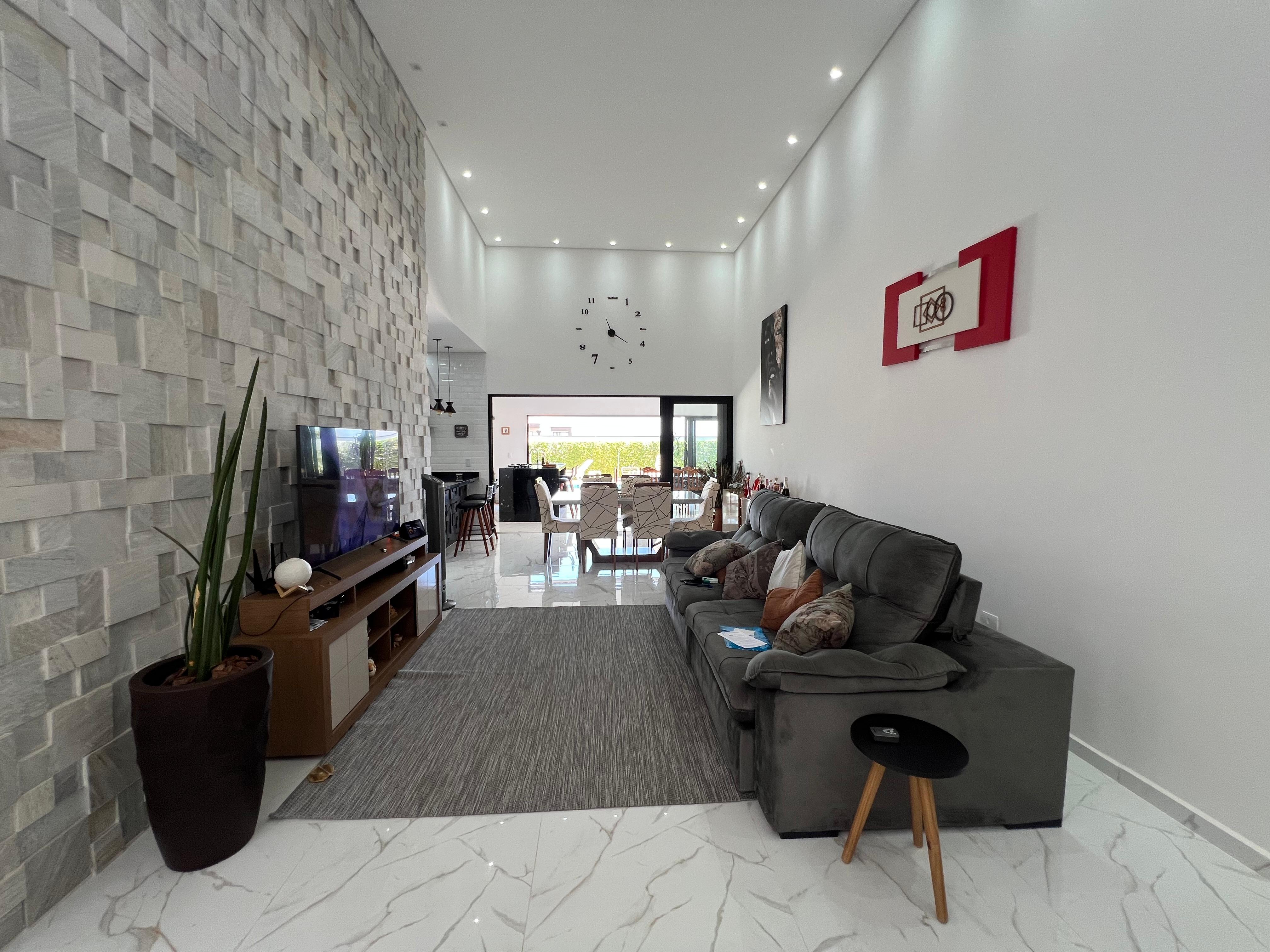Casa Moderna em condomínio no Portal das Estrelas  