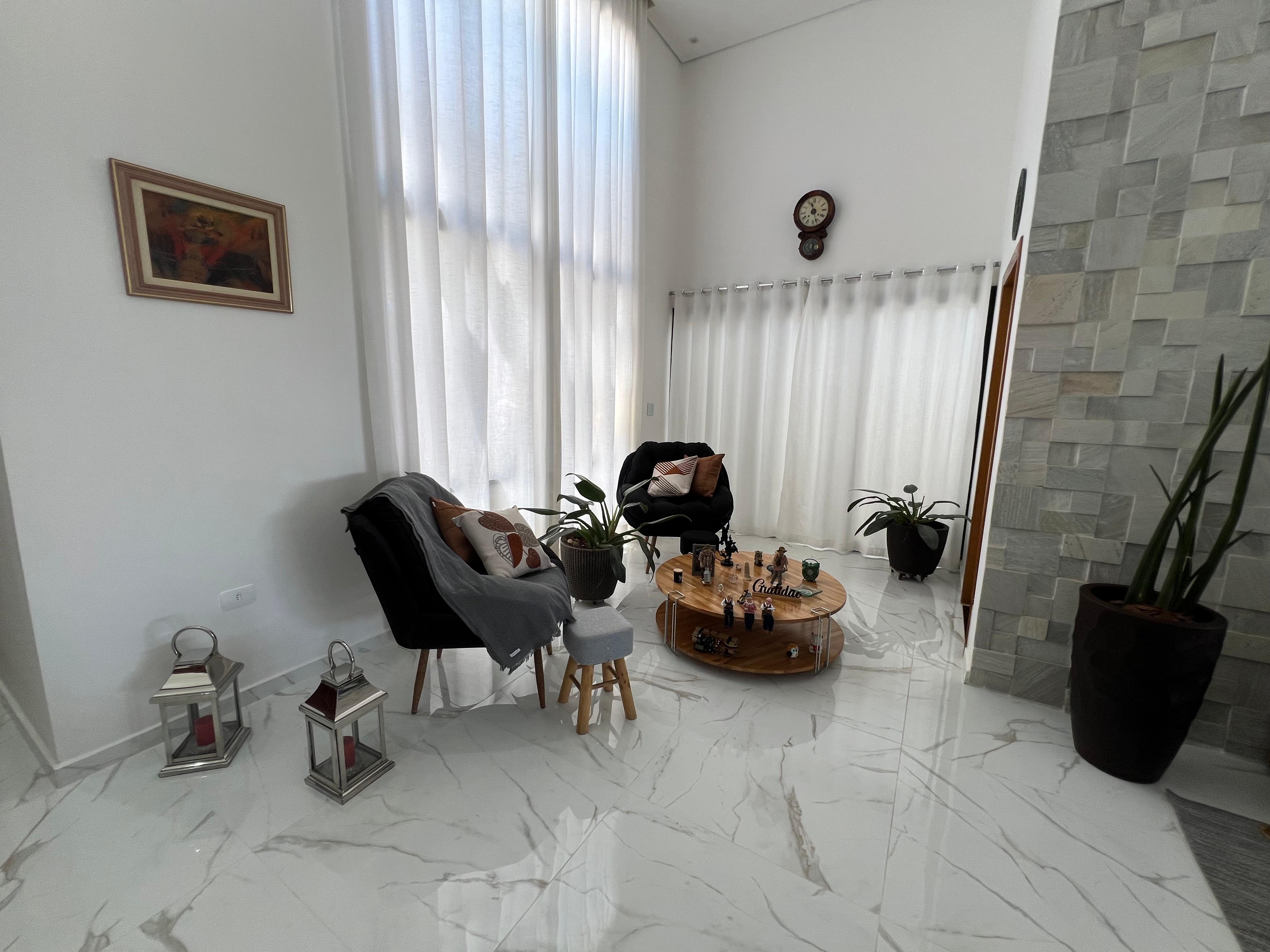 Casa Moderna em condomínio no Portal das Estrelas  