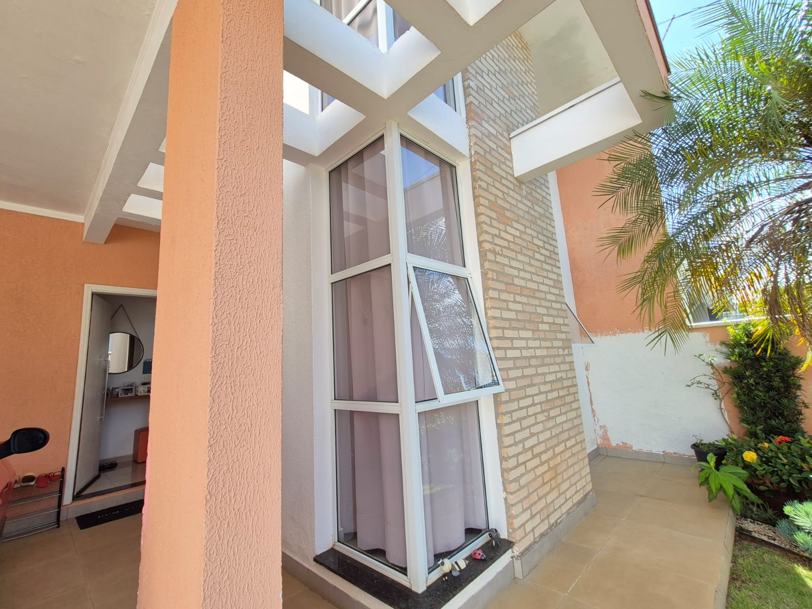 Casa Moderna com Piscina no Jardim Residencial Primavera III – Boituva
