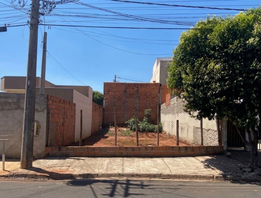 Terreno plano no bairro Residencial Água Branca