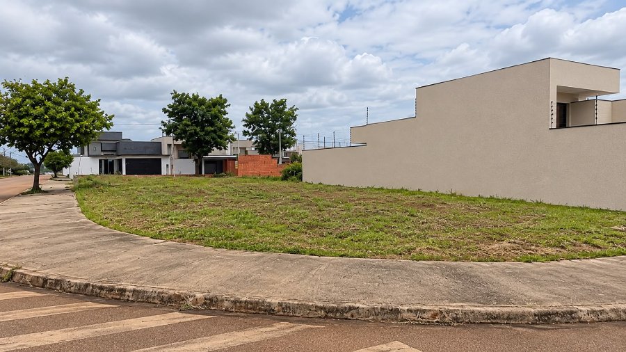Terreno de esquina no Portal Ville Jardim em Boituva