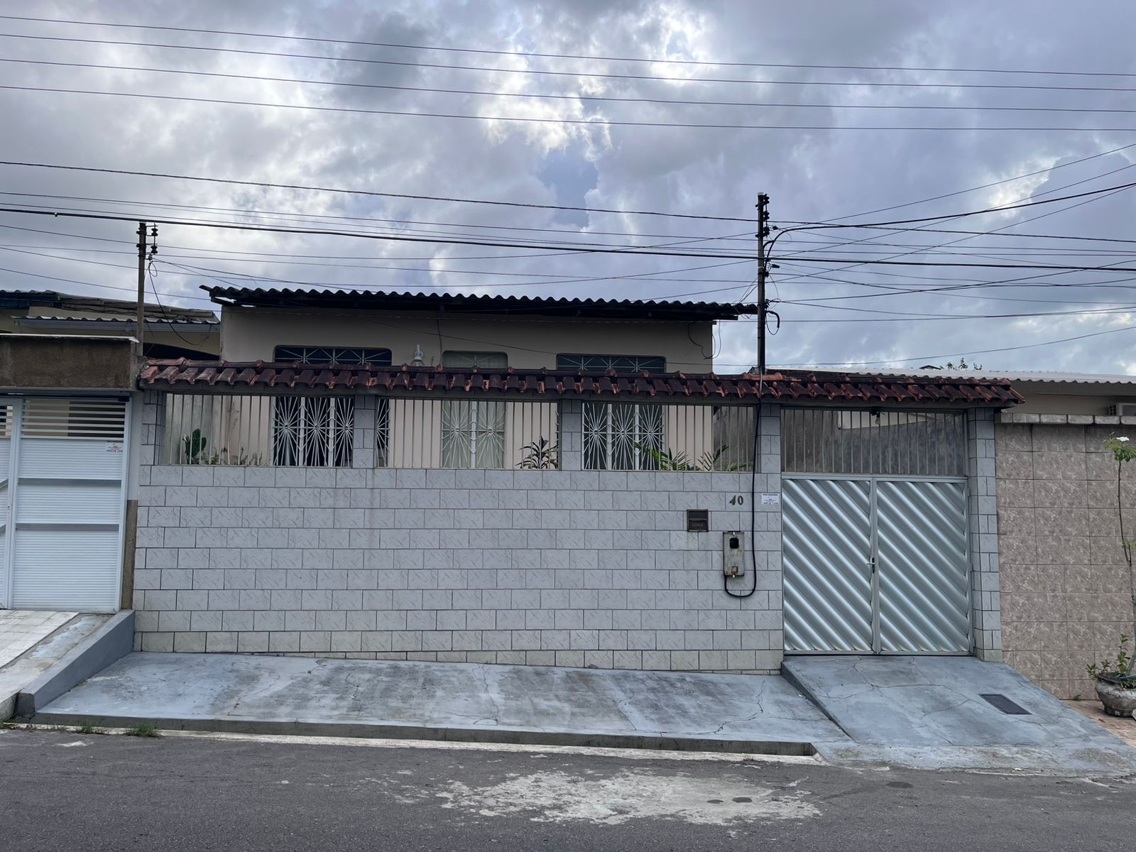 Vendo Casa Conj. Santo Dumont Com quintal