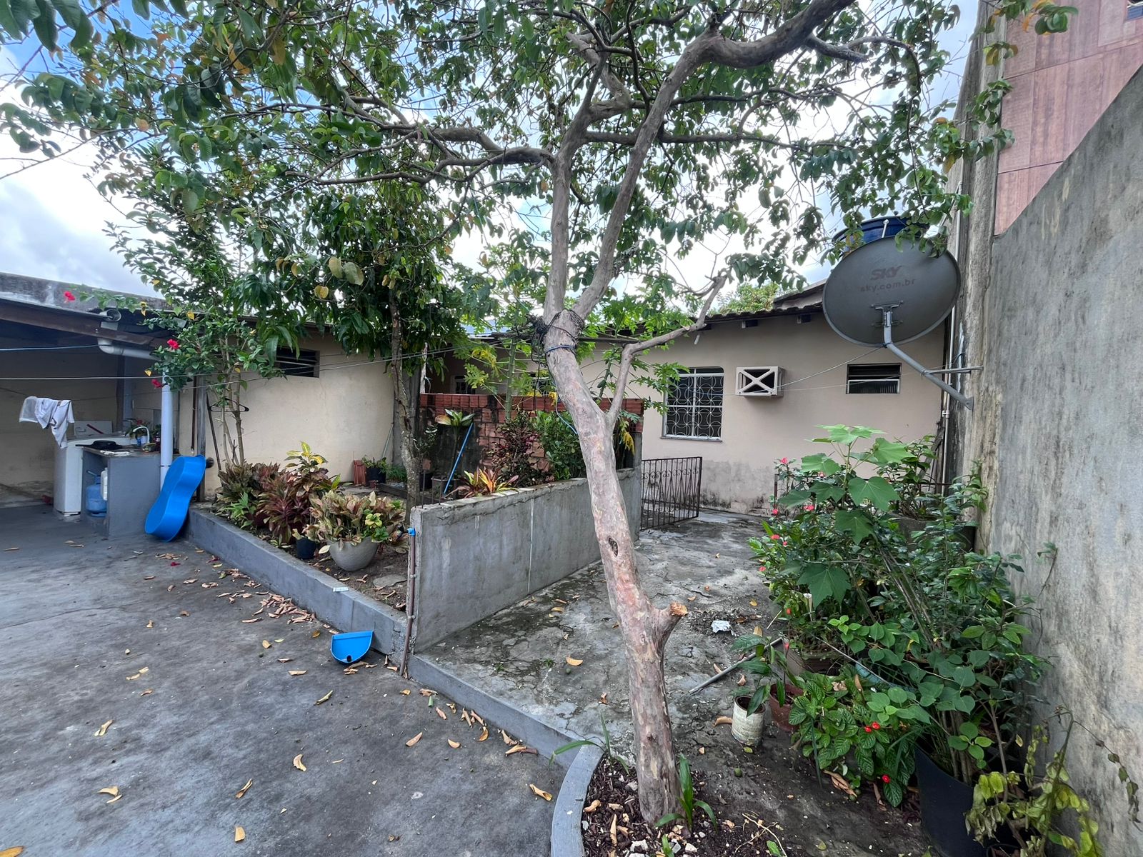 Vendo Casa Conj. Santo Dumont Com quintal