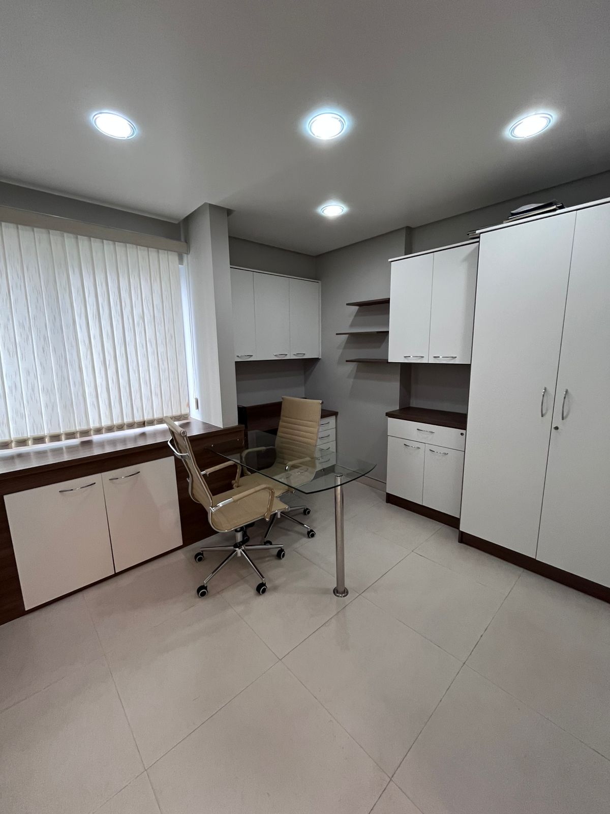 Vendo Clínica Reformada - Cemom - Vieiralves - com 4 salas