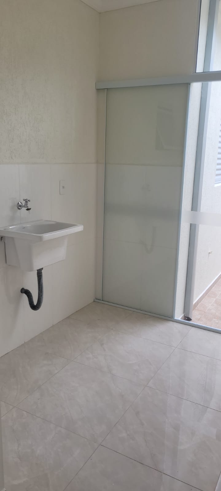 Casa à Venda no Jardim Oásis, Taubaté - 2 Quartos sendo 1 suíte. 