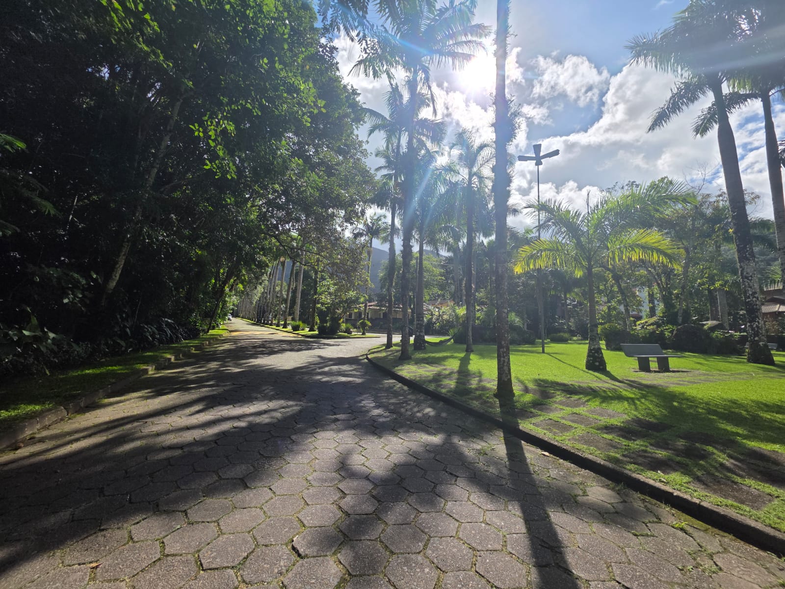 Charmosa Casa em condomínio no Park Imperial em Caraguatatuba
