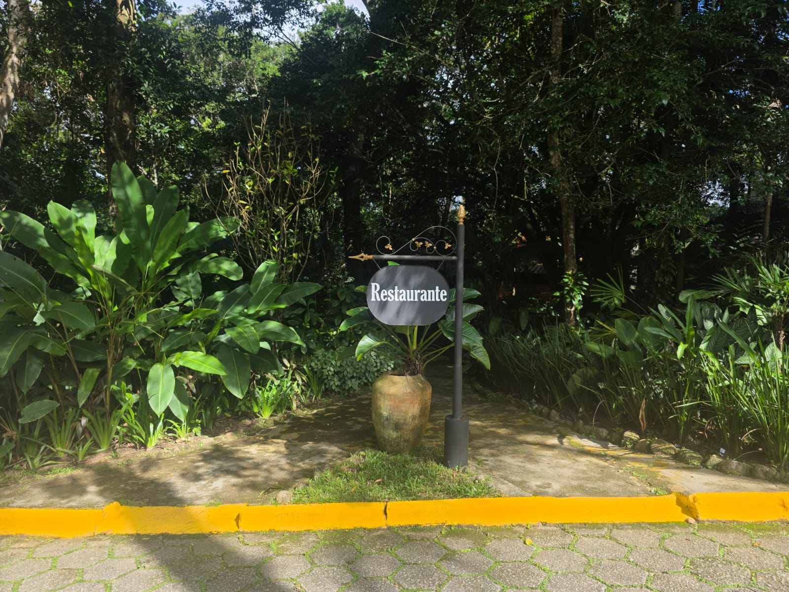 Charmosa Casa em condomínio no Park Imperial em Caraguatatuba