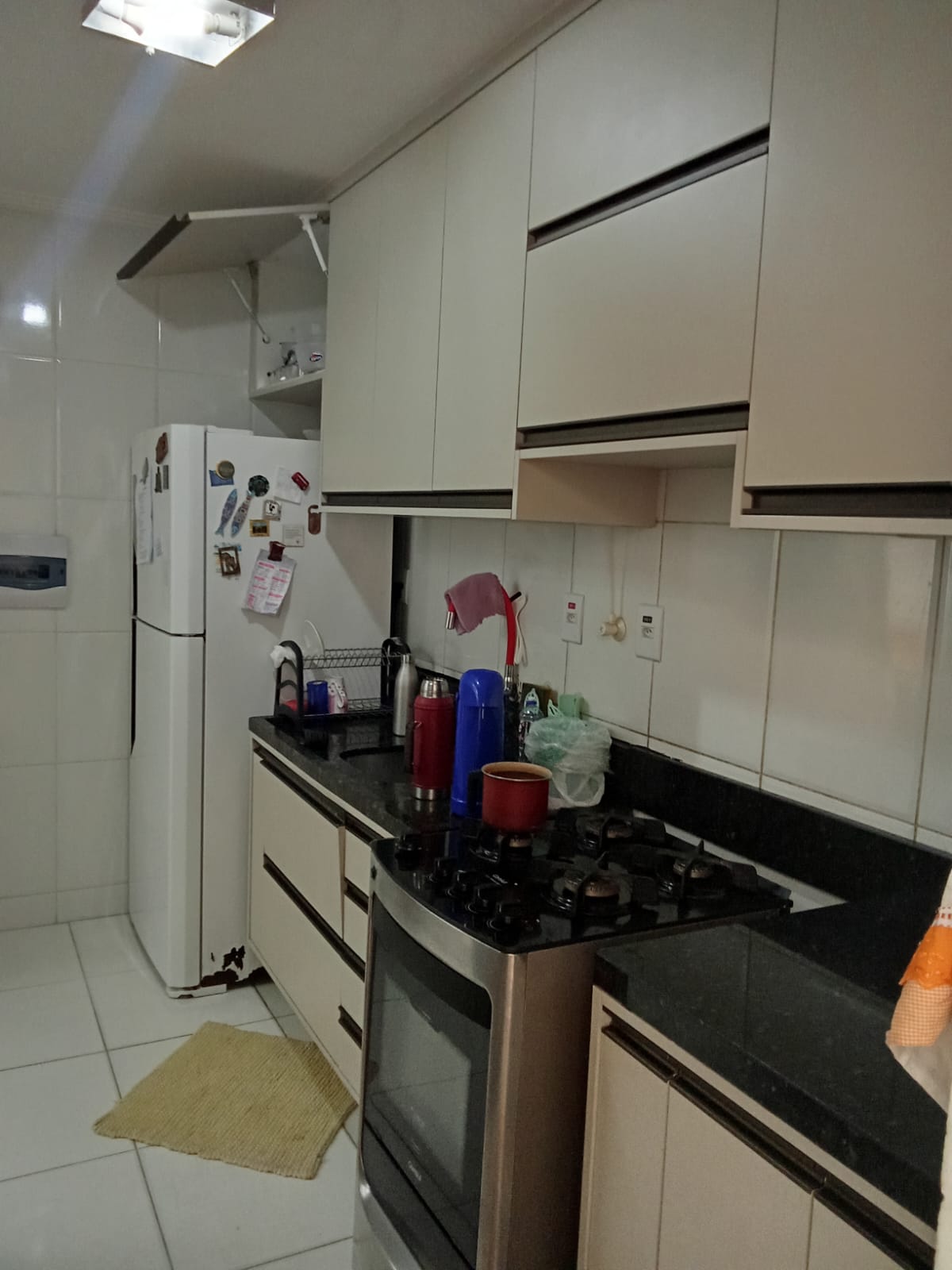 Vendo apartamento térreo com garden em condomínio - Abrantes - BA