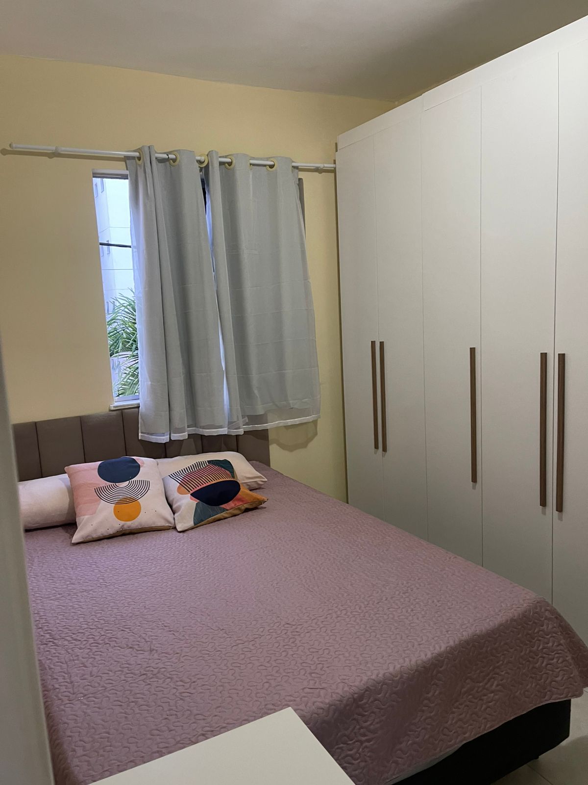 Apartamento 2 quartos (suíte) - Aluguel R$ 2.600/Venda R$300.000,00 em Abrantes, mobiliado