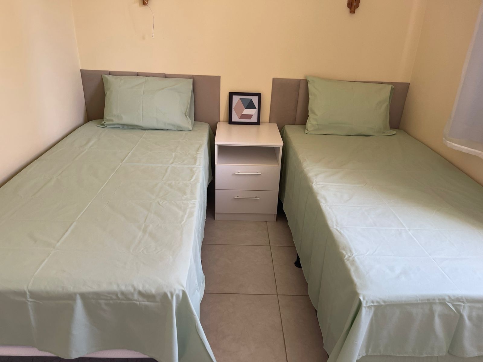 Apartamento 2 quartos (suíte) - Aluguel R$ 2.600/Venda R$300.000,00 em Abrantes, mobiliado