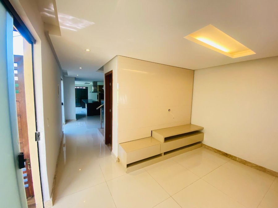 Casa a venda com 3 suítes em Abrantes (Alphaville)